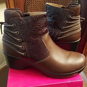 Alegria bootie